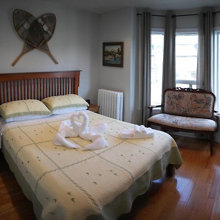Rose Garden Bed And Breakfast Toronto Exterior photo